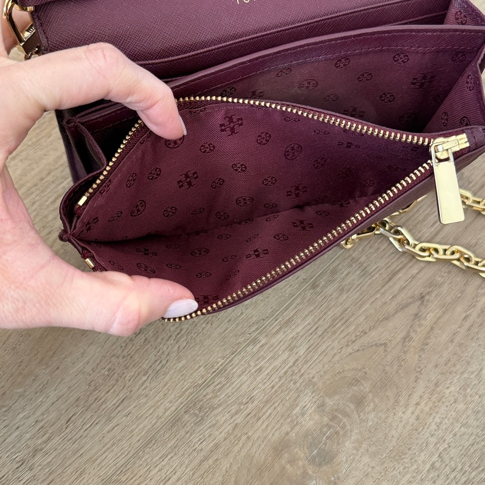 Tory Burch Plum Crossbody Bag with Gold Chain - Picture 9 of 11